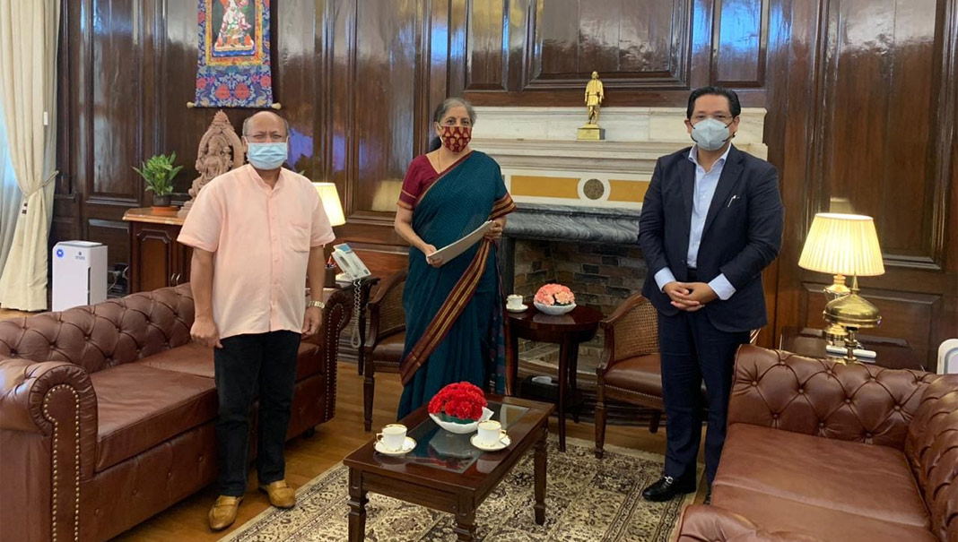 Meghalaya-Chief-Minister-Conrad-K.-Sangma-and-Deputy-Chief-Minister-Prestone-Tynsong-today-met-Union-Finance-Minister-Nirmala-Sitharaman-in-New-Delhi