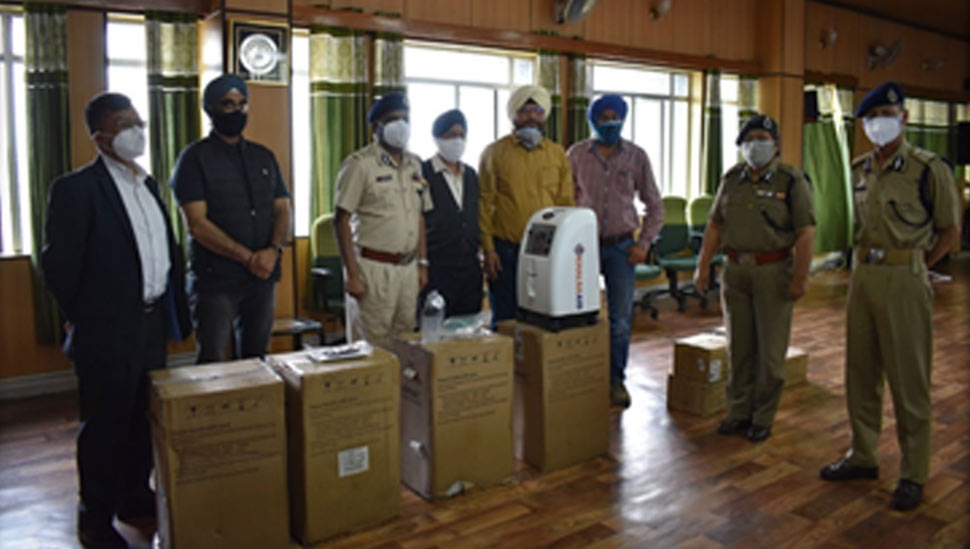 Gurdwara Sri Guru Singh Sabha and Khalsa Aid donated 10 oxygen concentrators to Meghalaya Police.